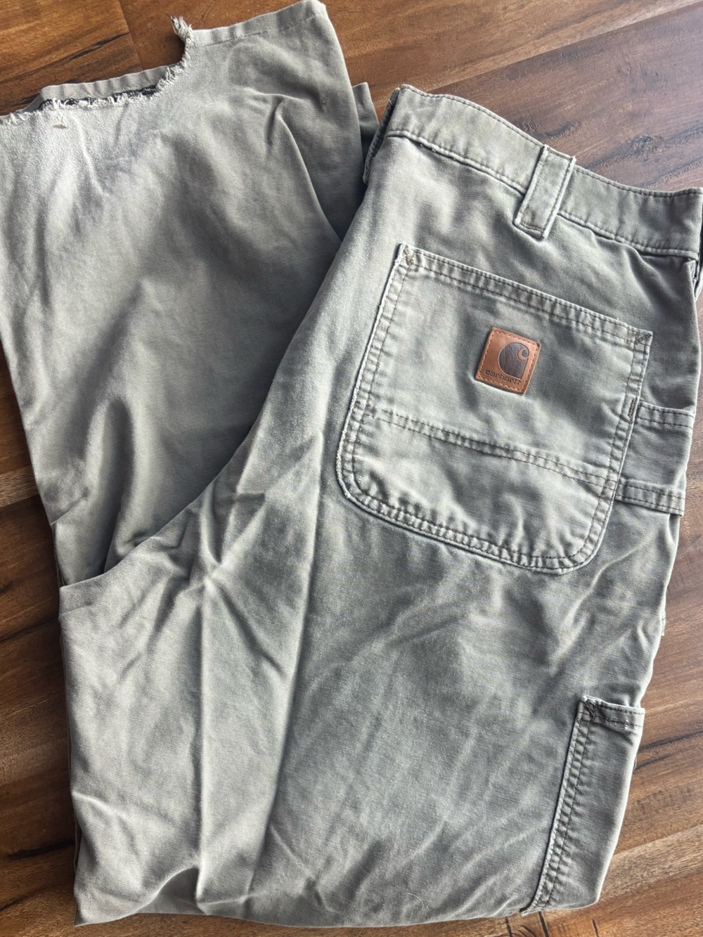 CARHARTT | Men’s Tan Cargo Work Pants. Loose skater fit. 34/28